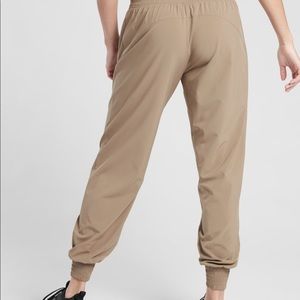 NWOT ATHLETA CAMDEN JOGGERS